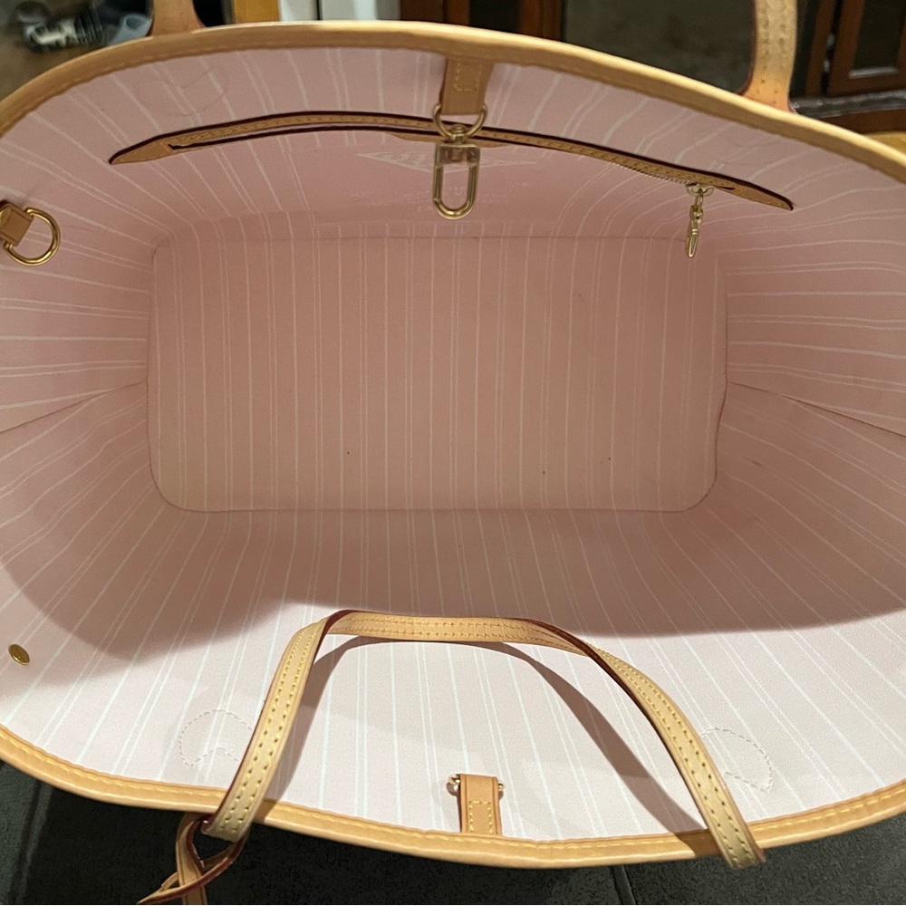 Louis Vuitton “by the pool” neverfull